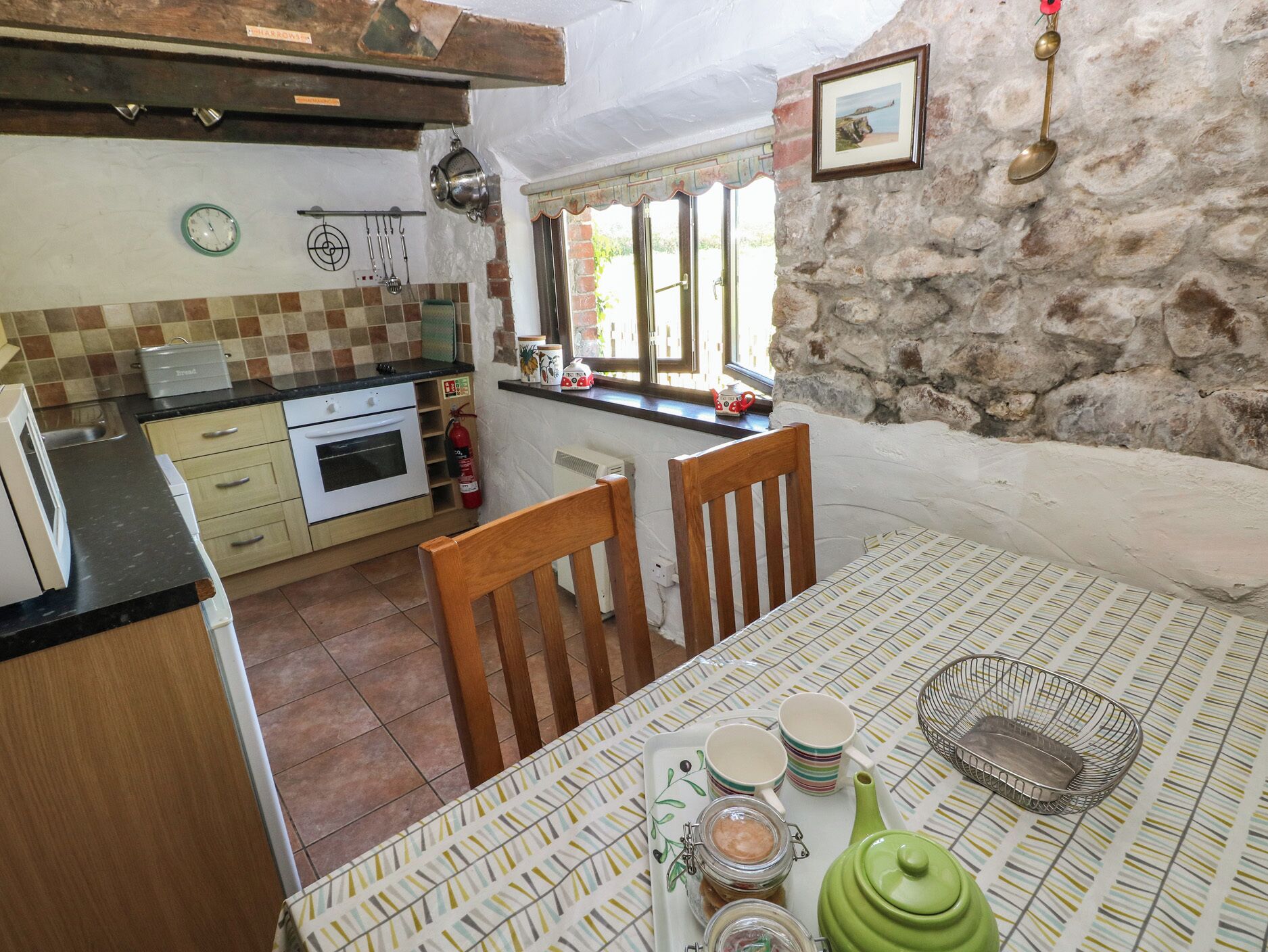 Cottage | Dining