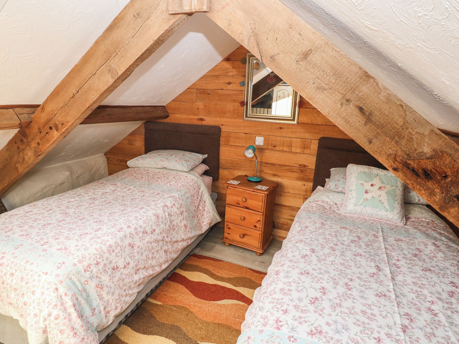 Cottage | 2 bedrooms, individually decorated, individually furnished, free WiFi