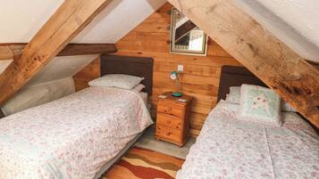 Cottage | 2 bedrooms, individually decorated, individually furnished, free WiFi