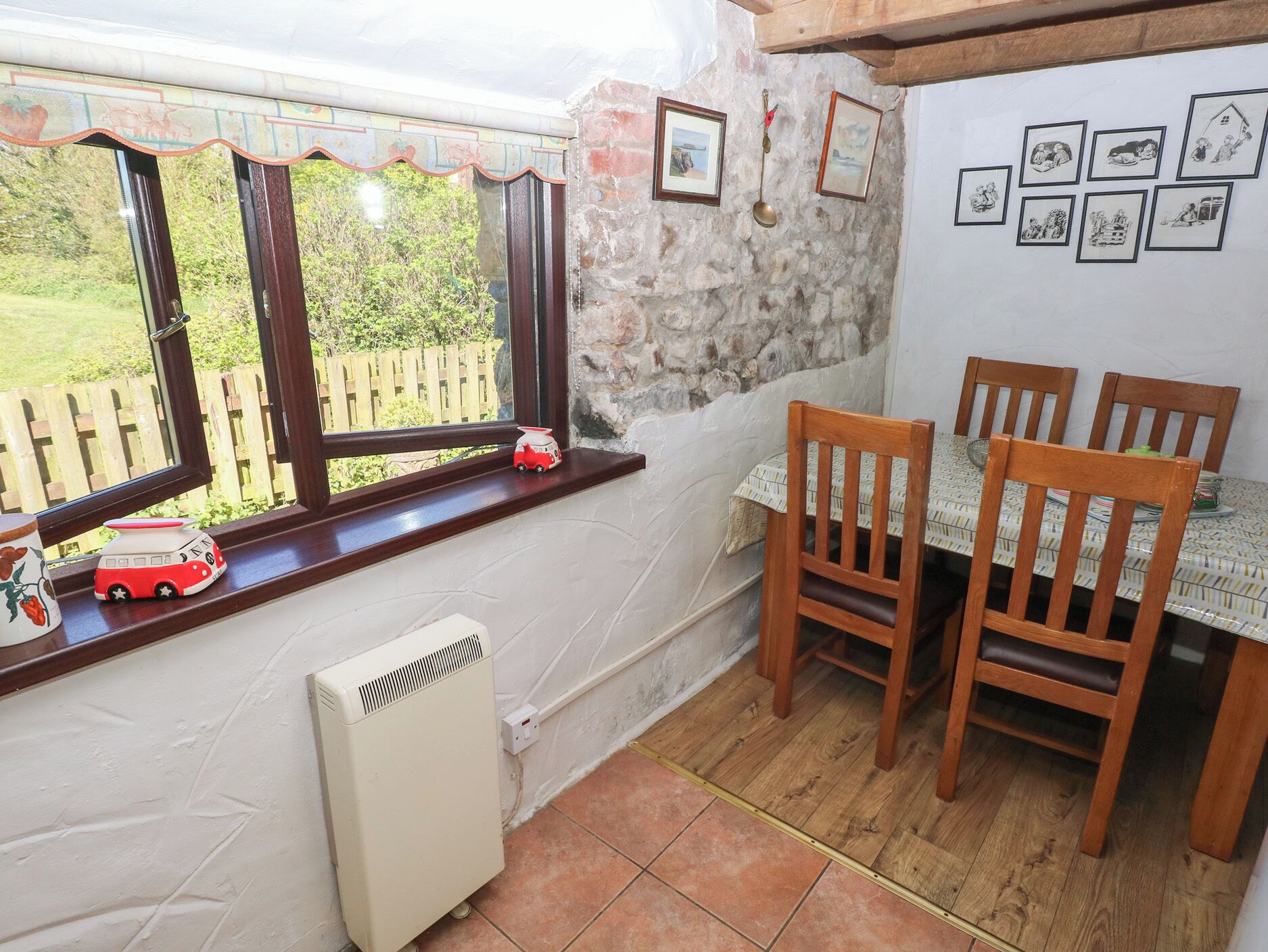 Cottage | Dining