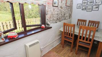 Cottage | Dining
