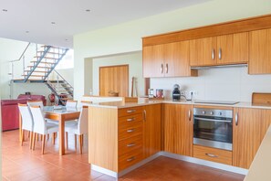 Refrigerador, microondas, horno y lavavajillas 