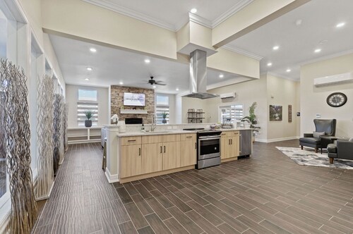 Landing | Beautiful 2BD, Gym, Clubhouse