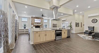 Landing | Beautiful 2BD, Gym, Clubhouse