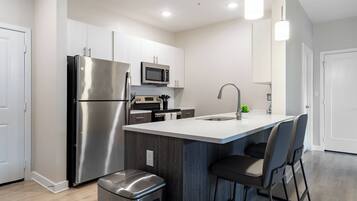 Apartment (2 Bedrooms) | Private kitchen | Fridge, coffee/tea maker