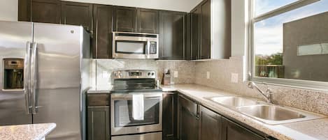 Apartment (2 Bedrooms) | Private kitchen | Fridge, coffee/tea maker