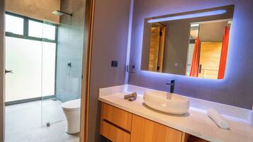 Bungalow, 1 Tempat Tidur King, kolam renang pribadi, pemandangan kebun | Kamar mandi | Kloset