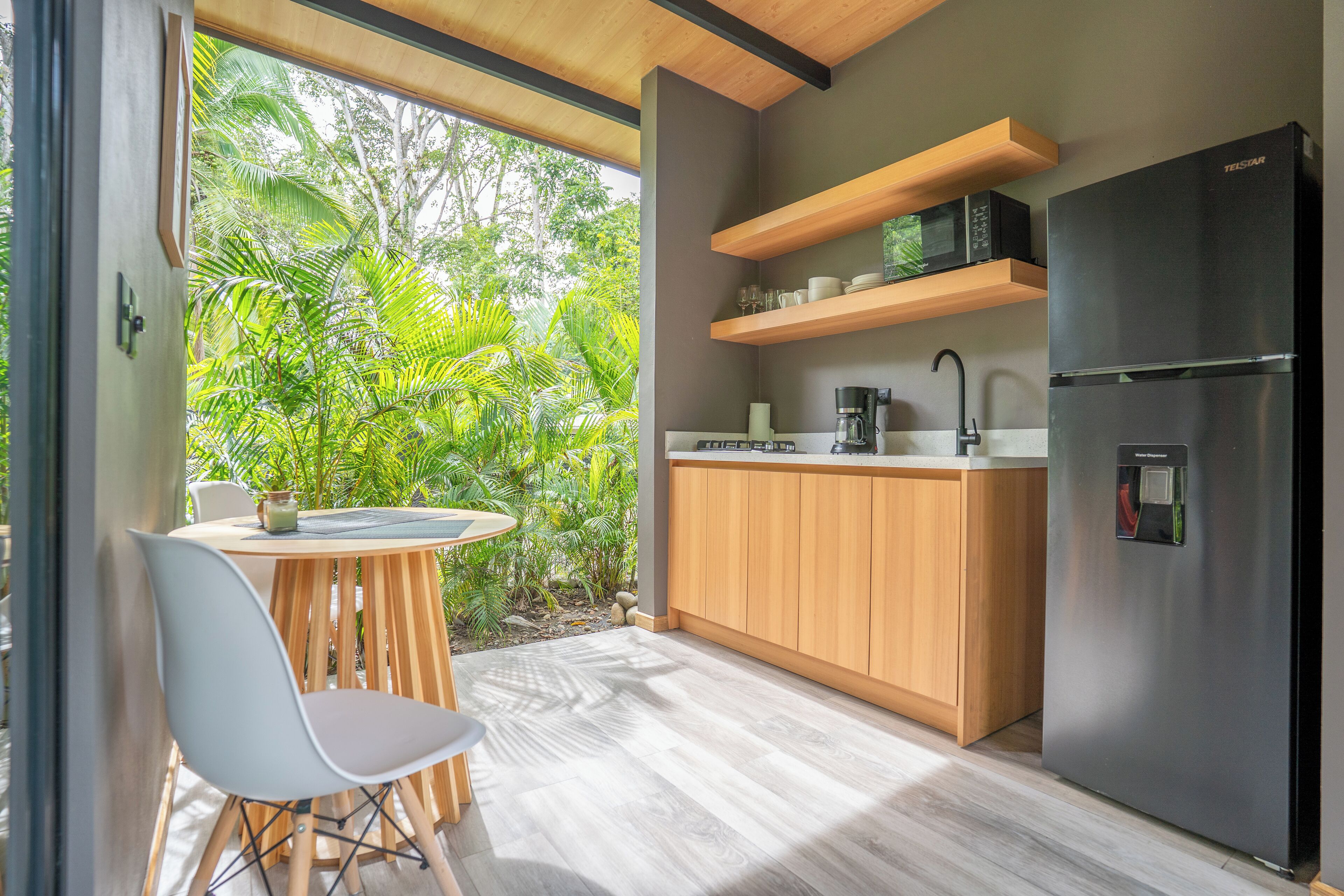 Bungalow, 1 King Bed, Private Pool, Garden View | Living area