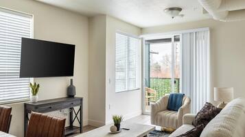 Apartment, 2 Bathrooms (2 Bedrooms) | Living area | 50-inch TV with digital channels