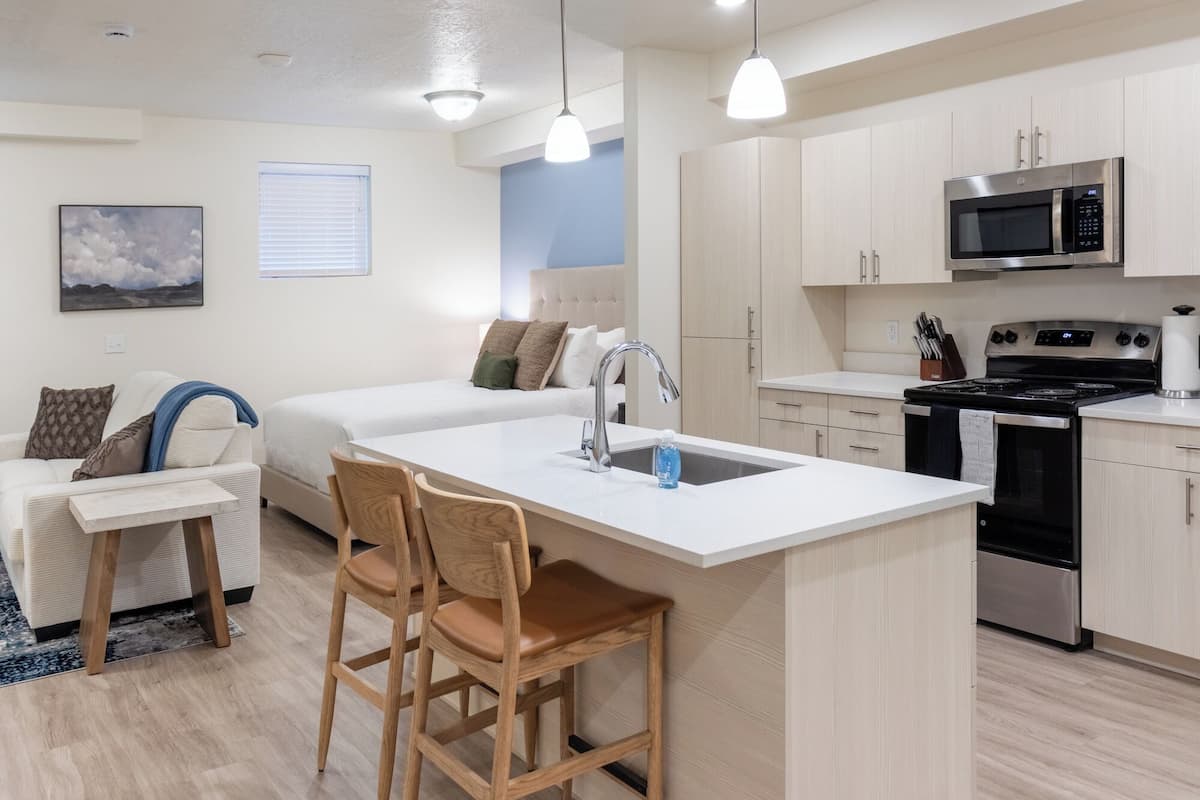 สตูดิโอ (0 Bedroom) | 2 ห้องนอน, พื้นที่ทำงานแบบใช้แล็ปท็อป, เตารีด/โต๊ะรีดผ้า, Wi-Fi ฟรี