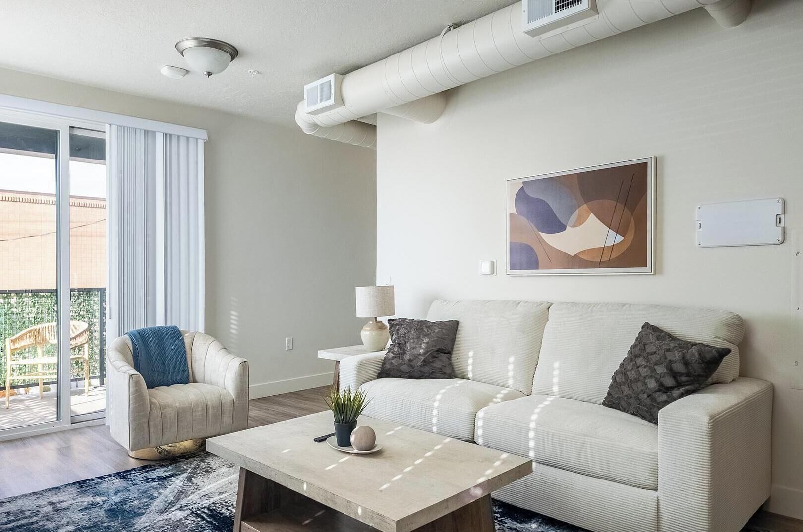 Departamento, 2 baños (2 Bedrooms) | Área de sala de estar | Televisión de 50 pulgadas con canales digitales 