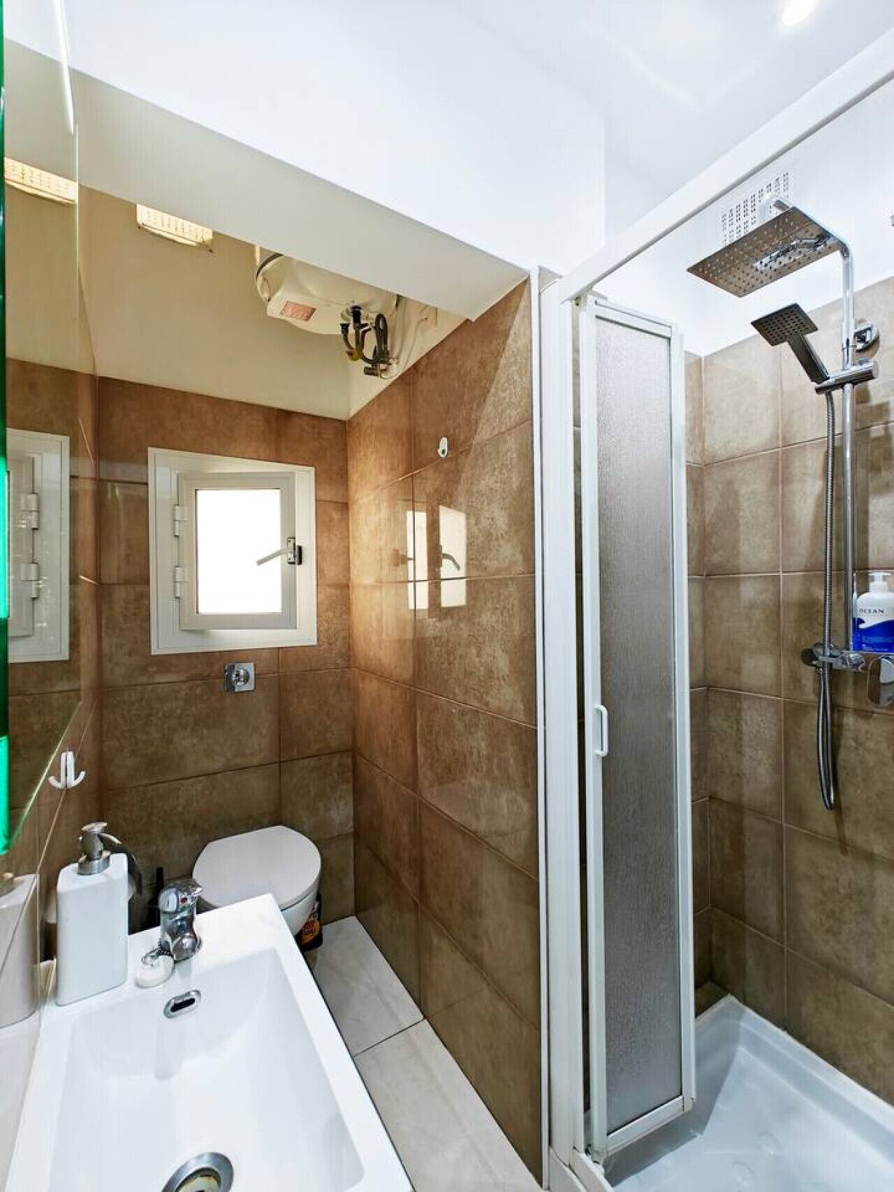 Sèche-cheveux, serviettes fournies