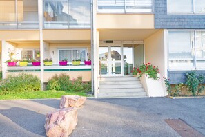 Exterior detail - A Joaninha - Vue sur le Port (Courseulles-sur-Mer)