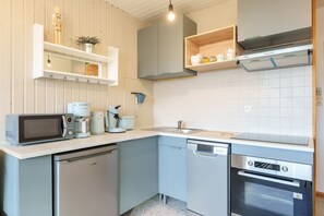 Kühlschrank, Mikrowelle, Ofen, Geschirrspüler