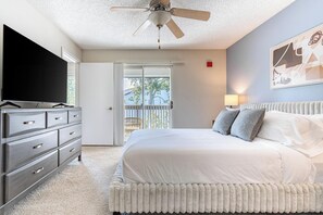 Desk, iron/ironing board, WiFi, bed sheets - Landing | Amazing 1BD, Tennis Court, Gym (Palm Bay)