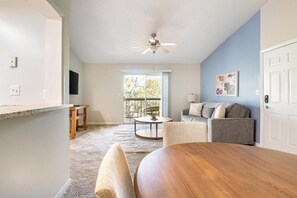Living area - Landing | Beautiful 2BD, Gym, Tennis Court (Palm Bay)