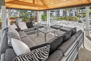 Terrace/patio - Landing | Incredible 2BD, Gym, Tennis Court (Palm Bay)