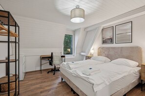 Escrivaninha, ferros/tábuas de passar roupa, Wi-Fi, roupa de cama