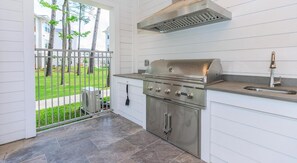 Terrace/patio - Landing | Beautiful 1BD, Courtyard, Yoga Studio (Houston)