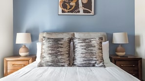 Desk, iron/ironing board, WiFi, bed sheets