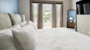 Desk, iron/ironing board, WiFi, bed sheets - Landing | Stunning 1BD, Clubhouse, Pool (Houston)