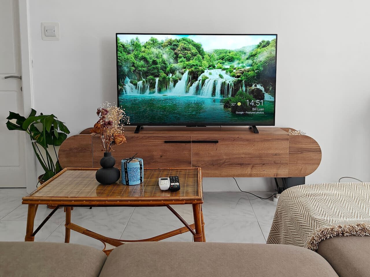 Desk, iron/ironing board, WiFi, bed sheets