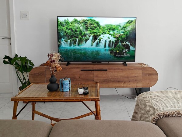 Bureau, fer et planche à repasser, Wi-Fi, draps fournis