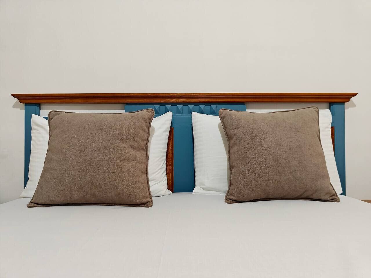 Skrivebord, strykejern/-brett, wi-fi og sengetøy