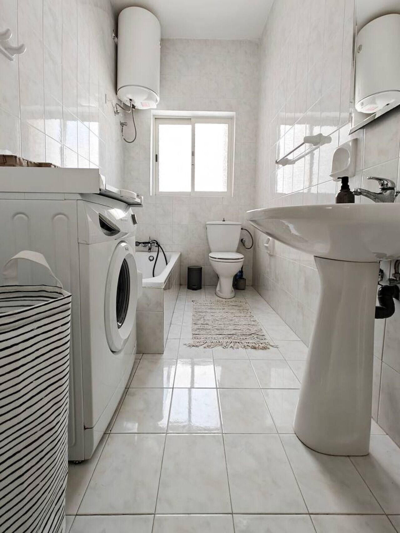 Secador de pelo y toallas