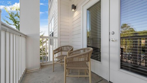 Landing | Stylish 3BD, Yoga Studio, Pool