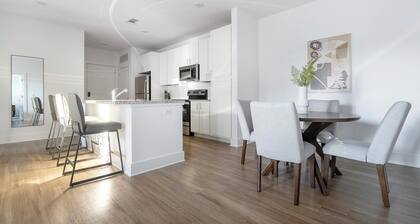 Landing | Beautiful 2BD, Gym, Pool