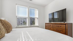 Desk, iron/ironing board, WiFi, bed sheets