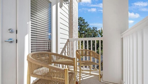 Landing | Beautiful 2BD, Yoga Studio, Pool