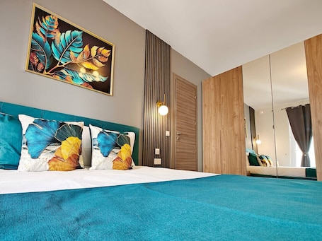 Iron/ironing board, WiFi, bed sheets. Blossom 2 bedroom apartment