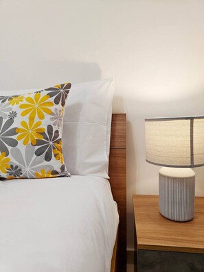 Iron/ironing board, WiFi, bed sheets