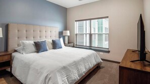 Desk, iron/ironing board, WiFi, bed sheets