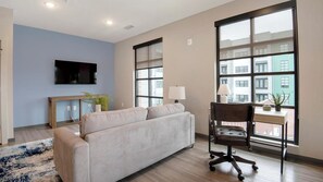 Smart TV - Landing | Stylish 1BD, Pool, Gym (Memphis)