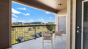 Property grounds - Landing | Amazing 1BD, Pool, Gym (Grand Prairie)
