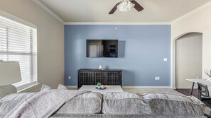 Smart TV - Landing | Amazing 1BD, Pool, Gym (Grand Prairie)