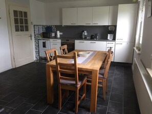 Dining - Apartment with Balcony and Wi-Fi in Medebach (Medebach)