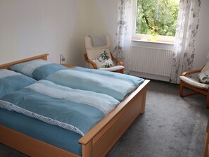 WiFi, bed sheets - Apartment with Balcony and Wi-Fi in Medebach (Medebach)