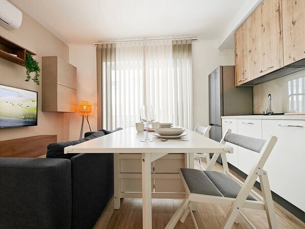 Dining - The urban nest  2 bedroom apartment (Pietà)