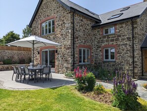 Outdoor dining - Knowle House (Okehampton)