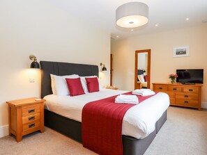 5 bedrooms, individually decorated, individually furnished, free WiFi - Knowle House (Okehampton)
