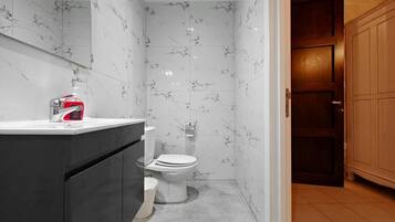 Hårføner og håndklær