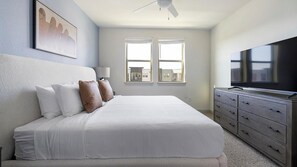 Desk, iron/ironing board, WiFi, bed sheets - Landing | Modern 2BD, Gym, Pool (Austin)