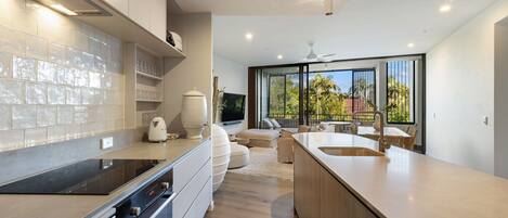 Refrigerador, microondas, horno y parrilla de estufa