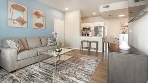 Smart TV - Landing | Amazing 2BD, Gym, Clubhouse (San Antonio)