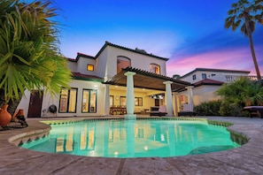 Pool - Private pool • BBQ • Ocean views (Noord)