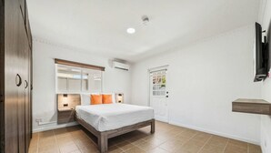 4 bedrooms, iron/ironing board, free WiFi, bed sheets - Private pool • 5 min drive to beach • BBQ (Noord)